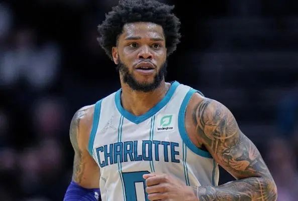 德乙前瞻：沙尔克04和帕德博恩上演榜首大战，双方仅差1分（德乙焦点战前瞻：沙尔克04对阵帕德博恩，榜首之争仅差一分）