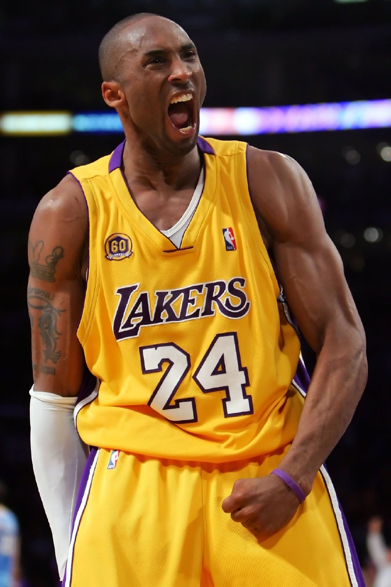 亚精英赛半场：路易斯失单刀+补射中柱，申花暂0-0广岛（亚精英赛半场战报：路易斯单刀失手又补射中柱，申花暂与广岛0-0）