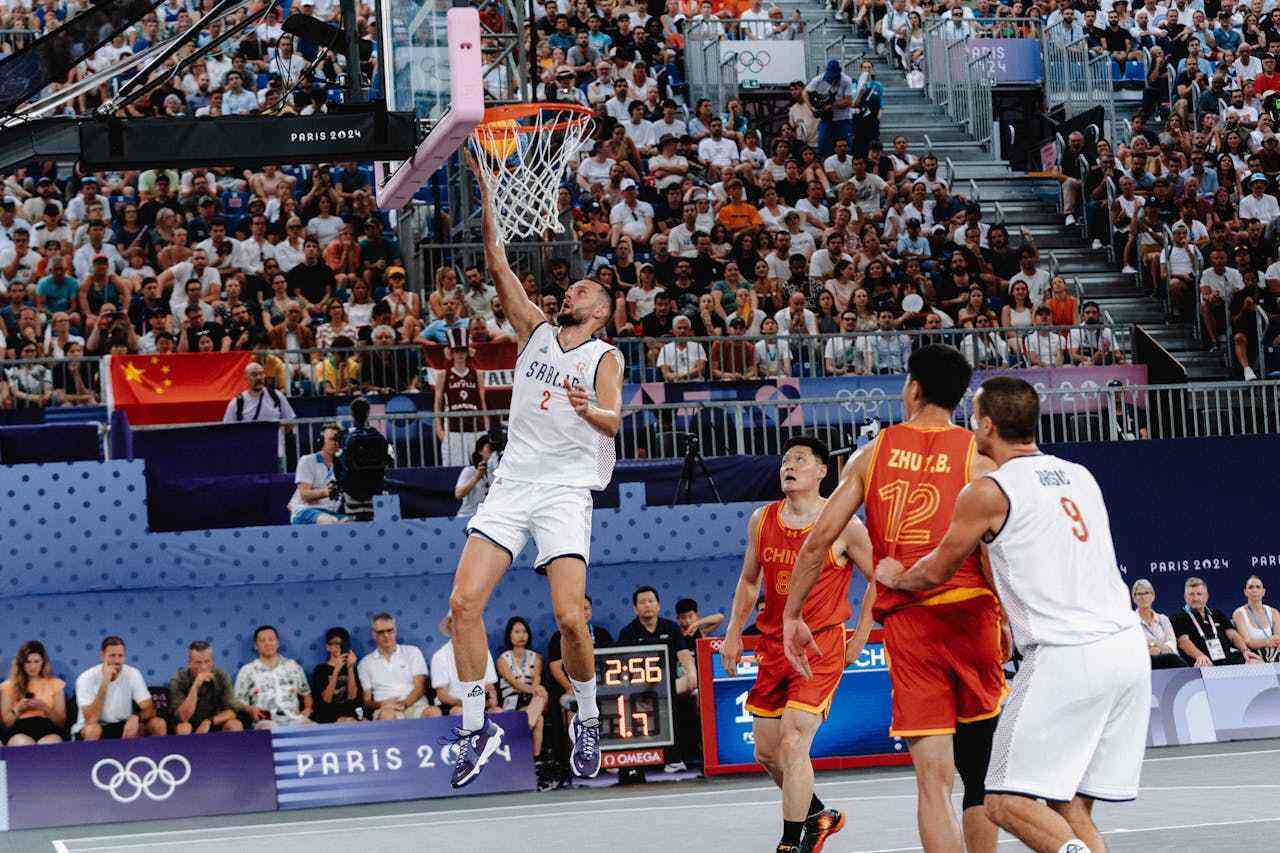 拜仁慕尼黑主场轻取勒沃库森（拜仁主场轻松击败勒沃库森）