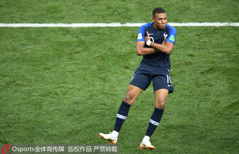 记者：阿德耶米决定明夏离开德甲，曼联、切尔西均有意