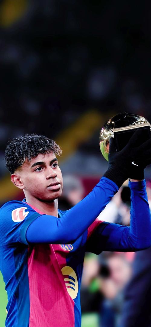 英超将迎第42次首尾对决，此前榜首球队30胜7平4负（英超第42次榜首对阵垫底将上演：领头羊过往战绩30胜7平4负）