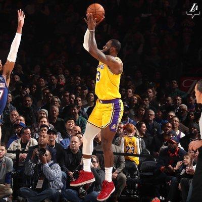 亚马尔父亲比赛中多次挑衅贝蒂斯球迷，最终被安保带走（亚马尔之父比赛期间反复挑衅贝蒂斯球迷，最终被安保请离场）