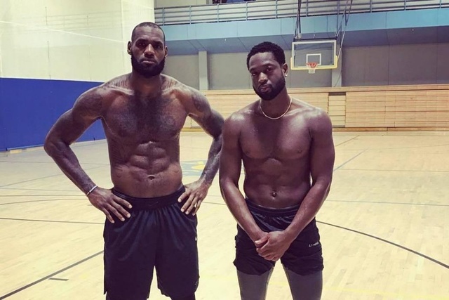 聊了什么？阿隆索欧冠赛后与弗林蓬进行了14分钟秘密会谈（欧冠赛后，阿隆索与弗林蓬秘密会谈14分钟：谈了些什么？）