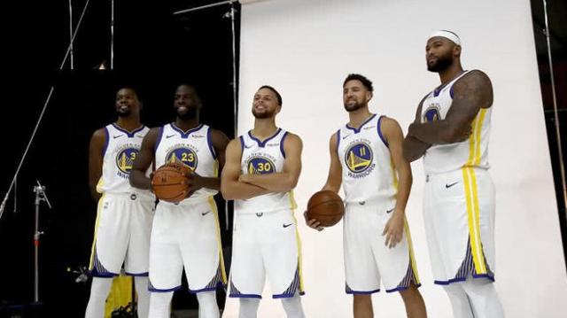 欧冠淘汰赛前瞻：曼联对阵巴黎,（欧冠淘汰赛焦点战：曼联迎战巴黎）