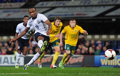 韦世豪社媒祝大家假期愉快，刘殿座留言调侃：樱木假期愉快（韦世豪社媒送上假期祝福，刘殿座打趣留言：樱木假期快乐）